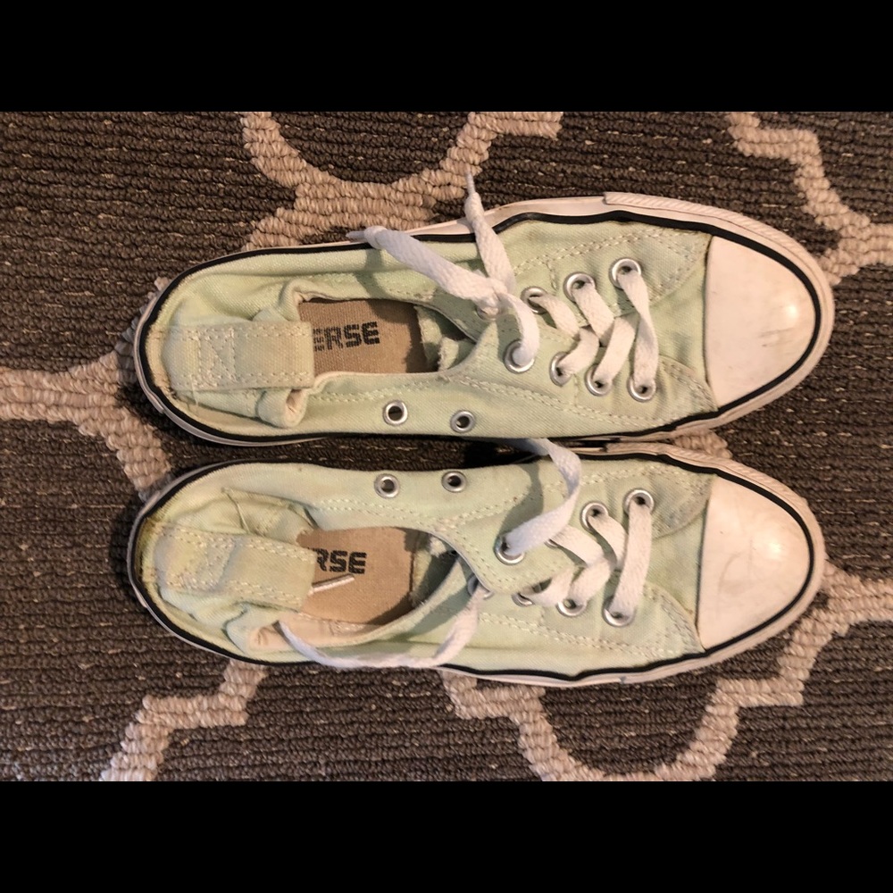 Green converse/women’s sizes
